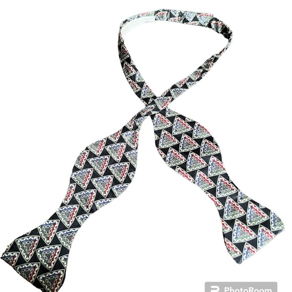 Carrot And Gibbs Silk Bow Tie, Button Adjustable, USA Made, Black Print - Picture 1 of 4